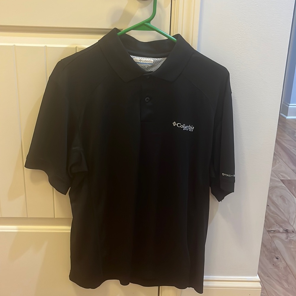 Men’s Columbia brand black short sleeve polo.